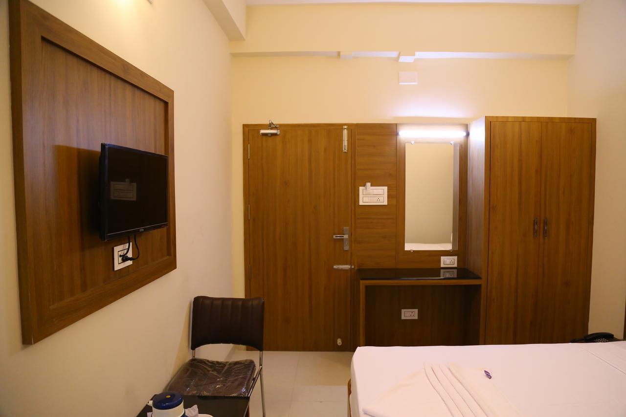 Hotel Gokulgrande Erode Esterno foto