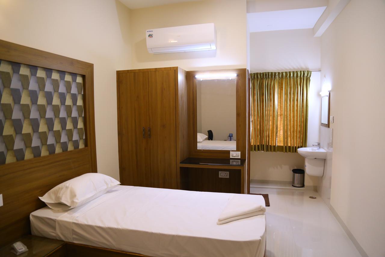 Hotel Gokulgrande Erode Esterno foto