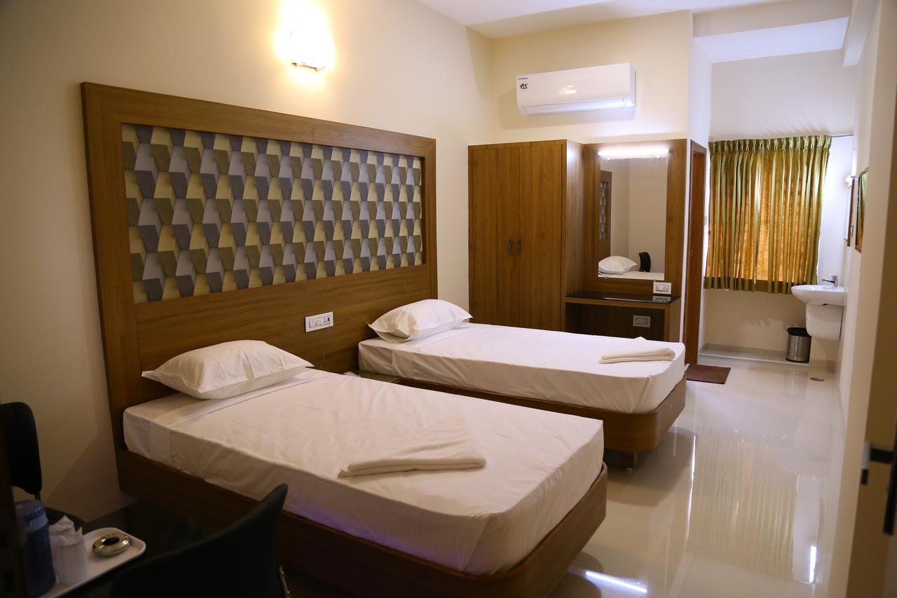 Hotel Gokulgrande Erode Esterno foto